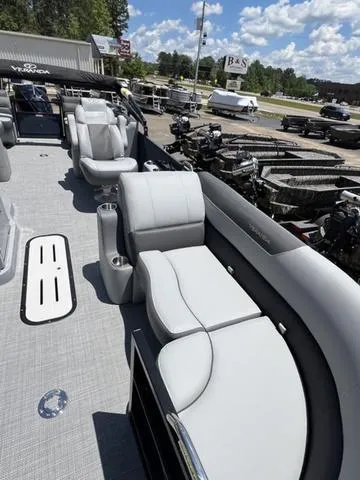 Slide: The Image of Veranda VR22RC Luxury Tri-Toon 2024 - 15