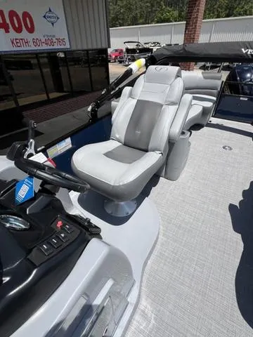 Slide: The Image of Veranda VR22RC Luxury Tri-Toon 2024 - 17