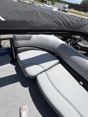 Slide: The Image of Veranda VR22RC Luxury Tri-Toon 2024 - 19