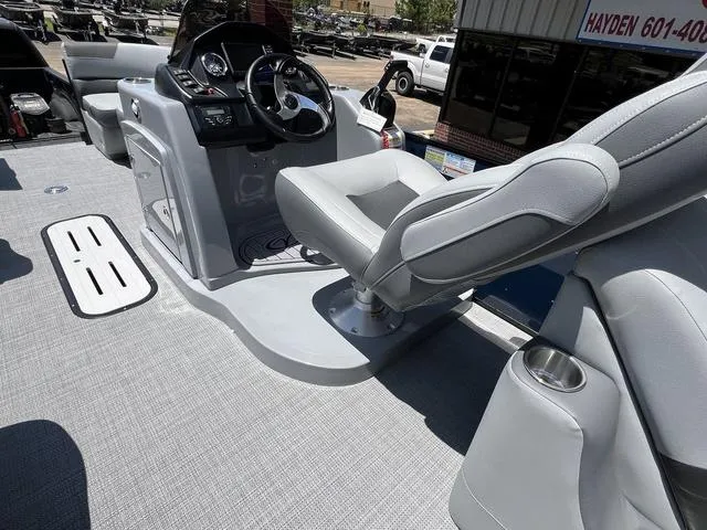 Slide: The Image of Veranda VR22RC Luxury Tri-Toon 2024 - 24