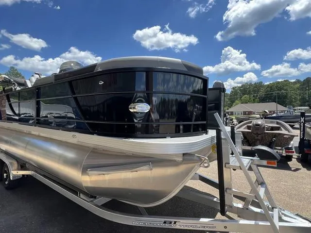 Slide: The Image of Veranda VR22RC Luxury Tri-Toon 2024 - 3