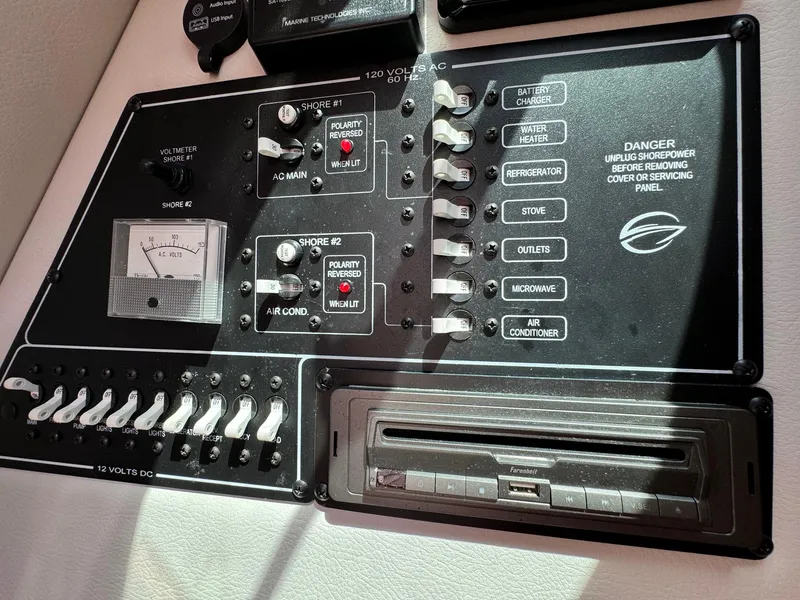 Slide: The Image of Crownline Boats 264 CR 2020 - 119