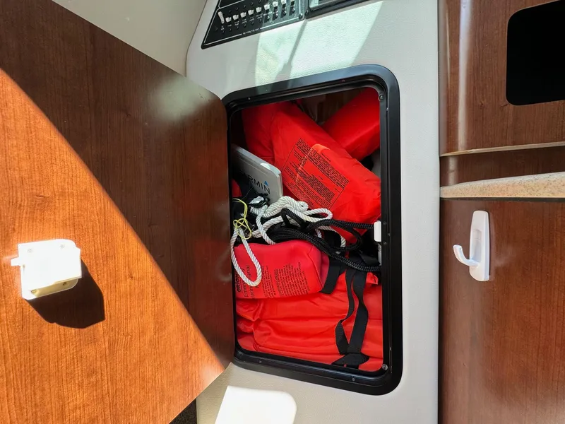 Slide: The Image of Crownline Boats 264 CR 2020 - 126