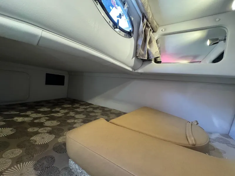 Slide: The Image of Crownline Boats 264 CR 2020 - 128