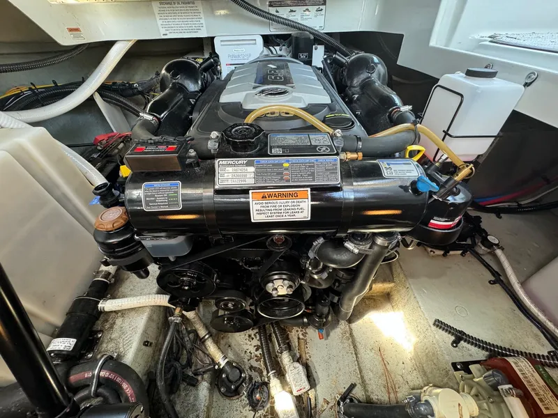 Slide: The Image of Crownline Boats 264 CR 2020 - 138