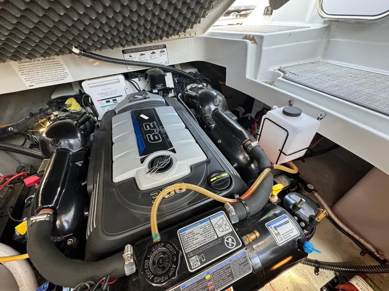 Slide: The Image of Crownline Boats 264 CR 2020 - 139