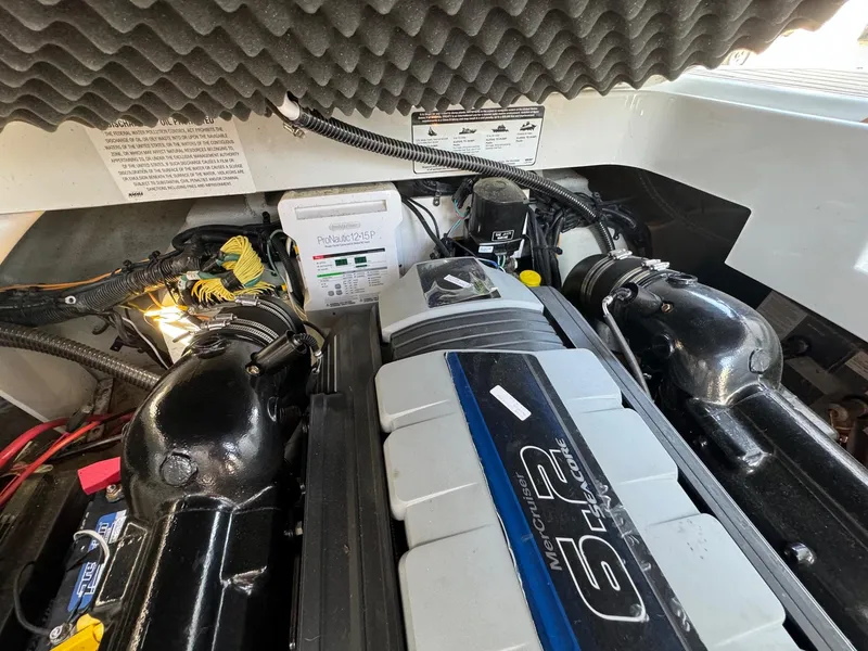 Slide: The Image of Crownline Boats 264 CR 2020 - 143