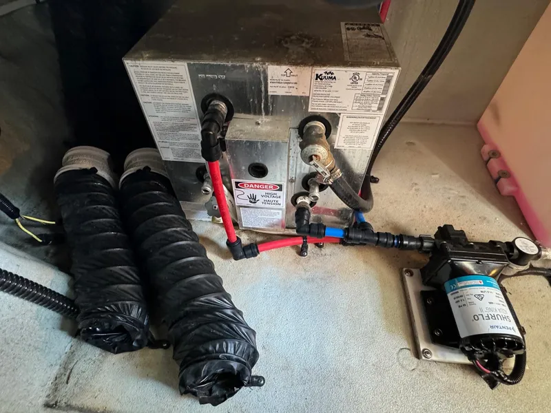 Slide: The Image of Crownline Boats 264 CR 2020 - 148