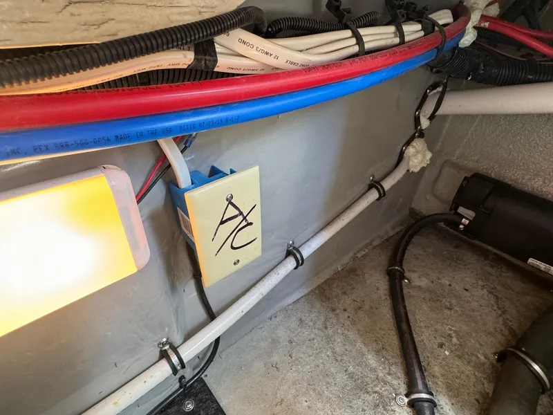 Slide: The Image of Crownline Boats 264 CR 2020 - 153