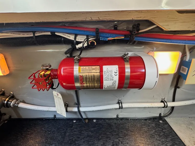 Slide: The Image of Crownline Boats 264 CR 2020 - 154