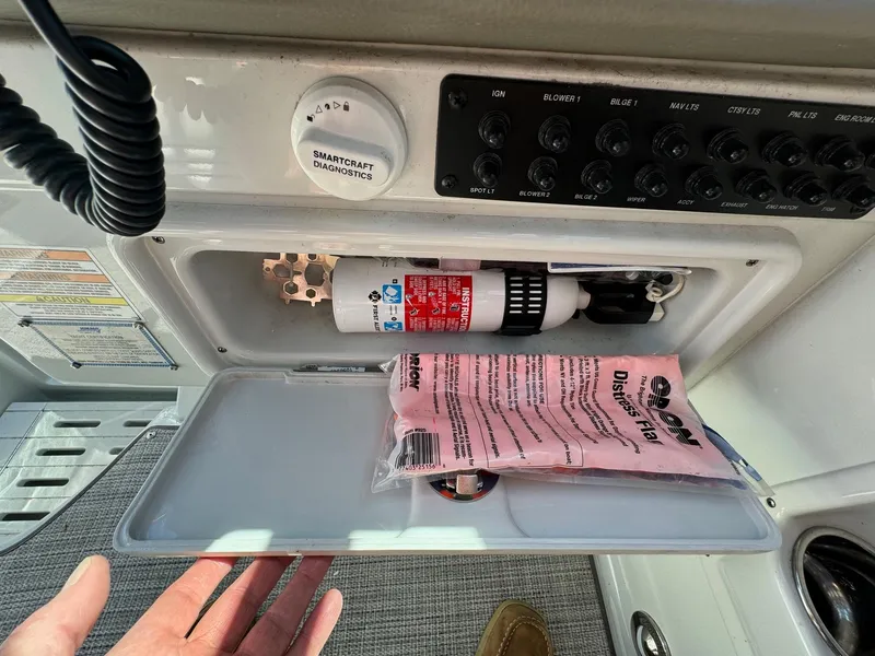 Slide: The Image of Crownline Boats 264 CR 2020 - 53