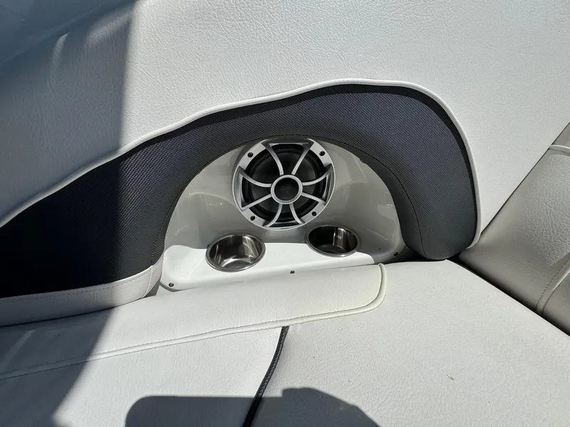 Slide: The Image of Crownline Boats 264 CR 2020 - 58