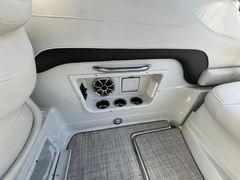 Slide: The Image of Crownline Boats 264 CR 2020 - 64