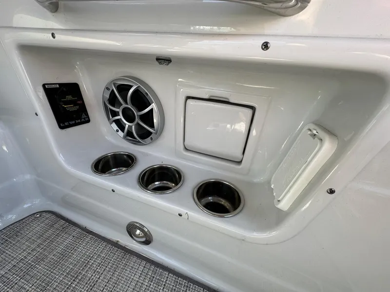 Slide: The Image of Crownline Boats 264 CR 2020 - 65