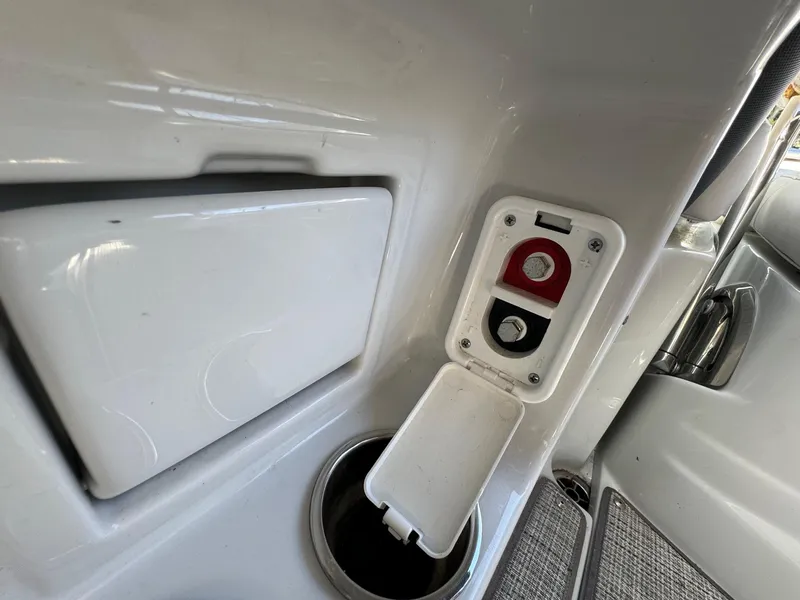 Slide: The Image of Crownline Boats 264 CR 2020 - 84