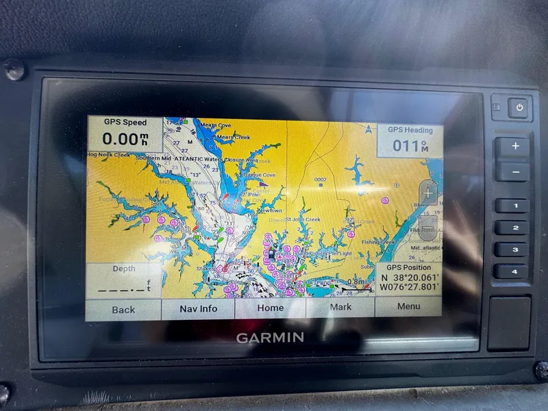 Slide: The Image of Crownline Boats 264 CR 2020 - 87