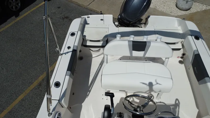 Slide: The Image of Robalo R180 Center Console 2024 - 4