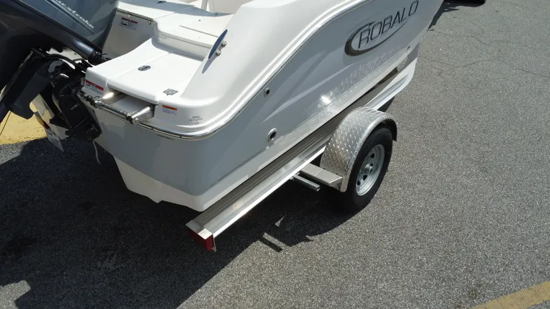 Slide: The Image of Robalo R180 Center Console 2024 - 8
