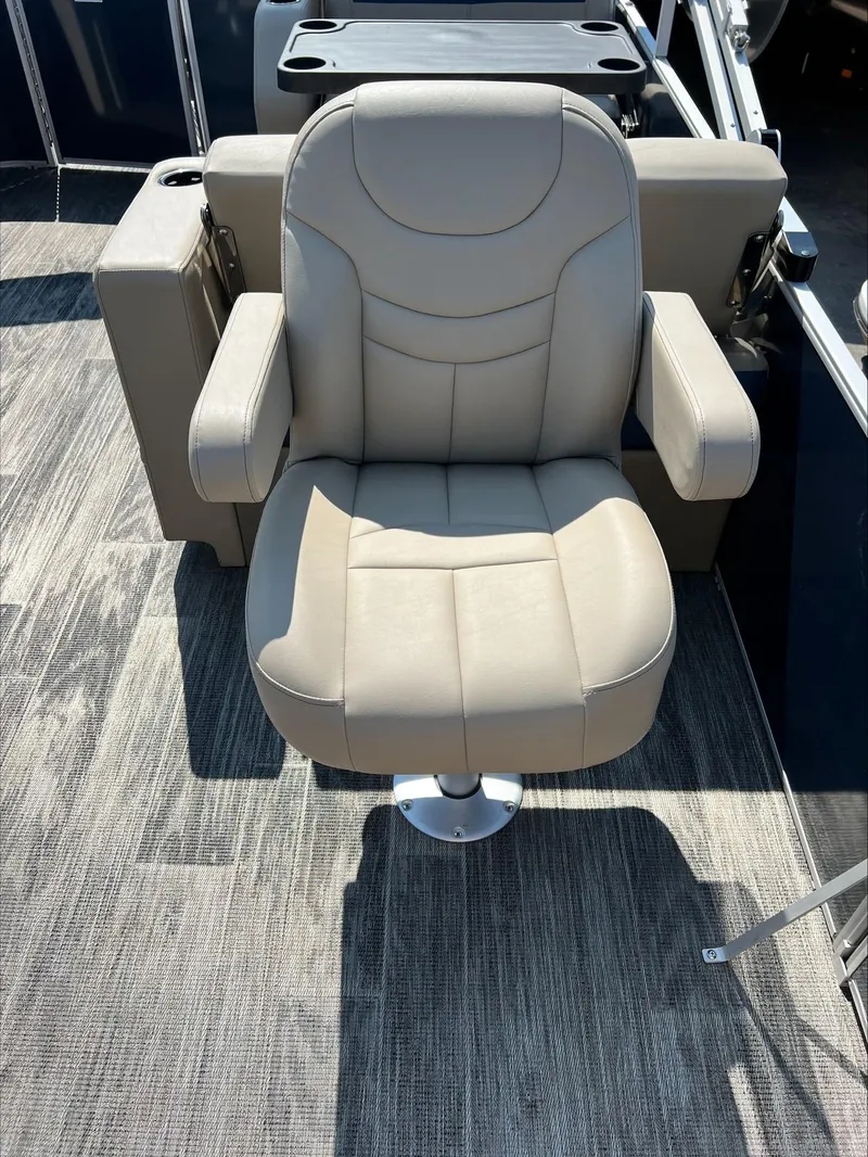 Slide: The Image of Sweetwater SW2486DT 2024 - 19