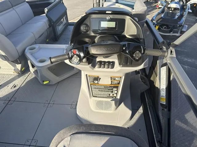 Slide: The Image of Sea-Doo PB SWT CRUISE 18 170 CAT BE GALV 24 2024 - 10