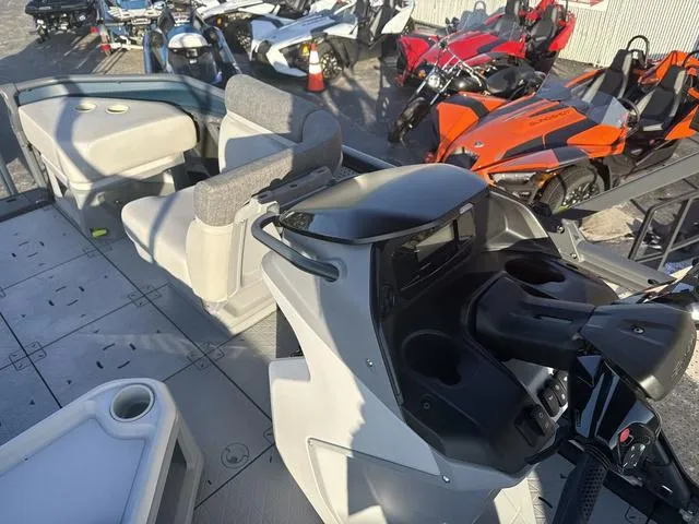 Slide: The Image of Sea-Doo PB SWT CRUISE 18 170 CAT BE GALV 24 2024 - 11