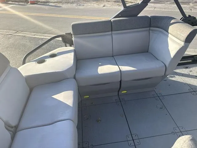 Slide: The Image of Sea-Doo PB SWT CRUISE 18 170 CAT BE GALV 24 2024 - 13