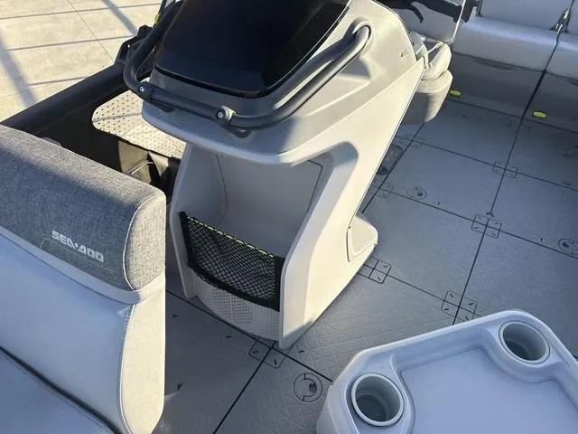 Slide: The Image of Sea-Doo PB SWT CRUISE 18 170 CAT BE GALV 24 2024 - 15