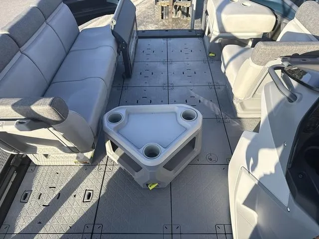 Slide: The Image of Sea-Doo PB SWT CRUISE 18 170 CAT BE GALV 24 2024 - 6