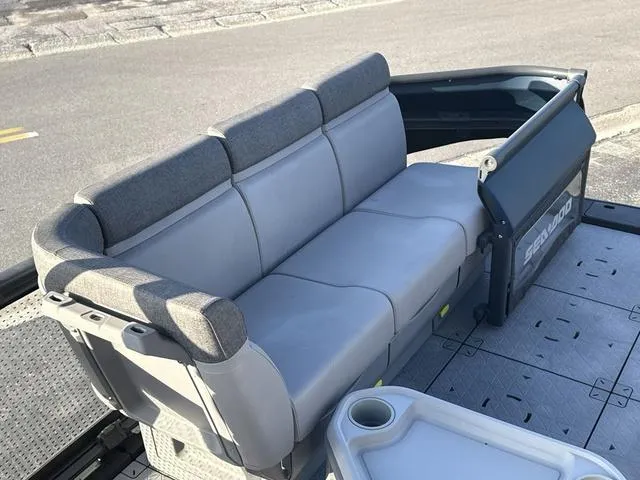 Slide: The Image of Sea-Doo PB SWT CRUISE 18 170 CAT BE GALV 24 2024 - 8