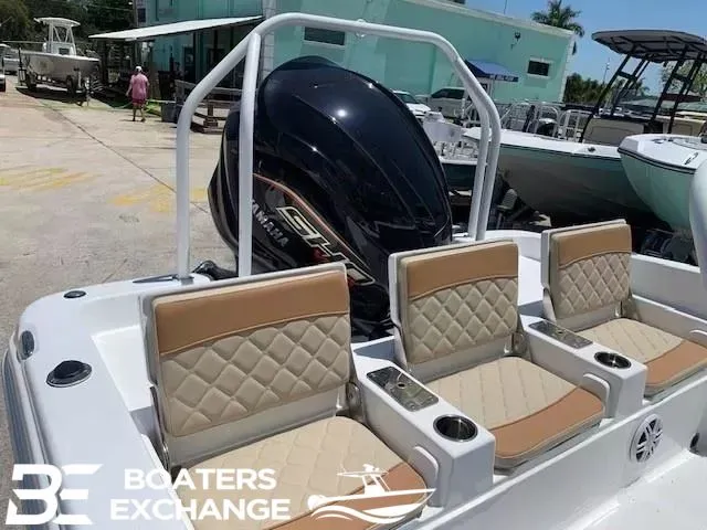 Slide: The Image of NauticStar 231 Hybrid 2024 - 3