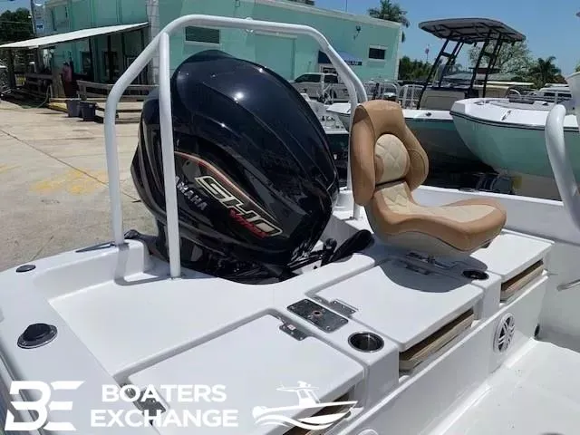 Slide: The Image of NauticStar 231 Hybrid 2024 - 4