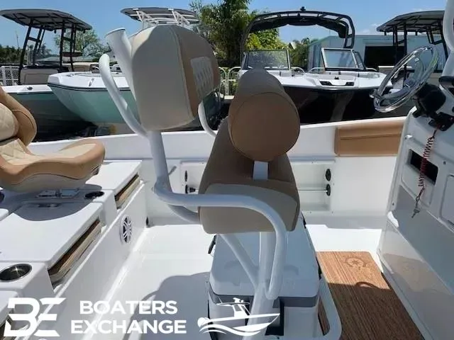 Slide: The Image of NauticStar 231 Hybrid 2024 - 5