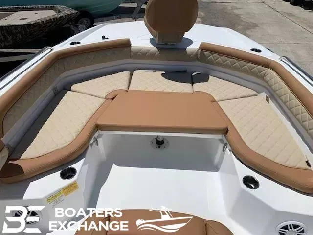 Slide: The Image of NauticStar 231 Hybrid 2024 - 9