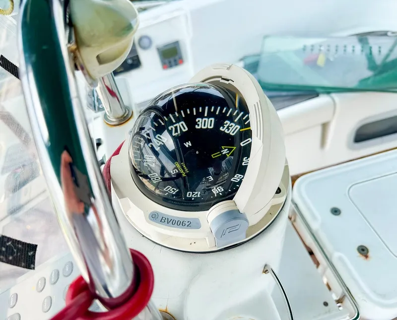 Slide: The Image of Compass on 2005 Beneteau 423 yacht dashboard, showing navigation details. - 10