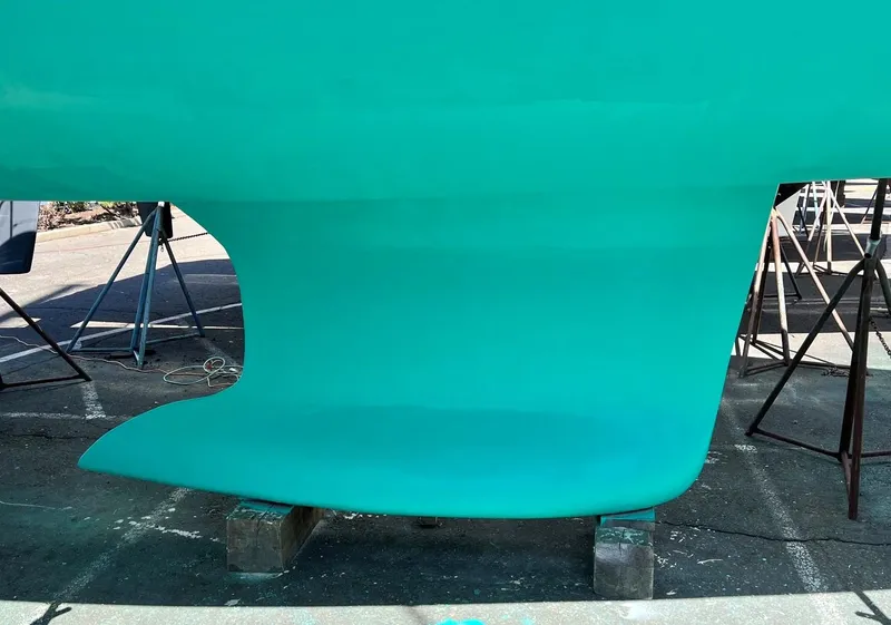 Slide: The Image of Beneteau 423 sailboat keel, 2005 model, on dry dock for maintenance. - 28