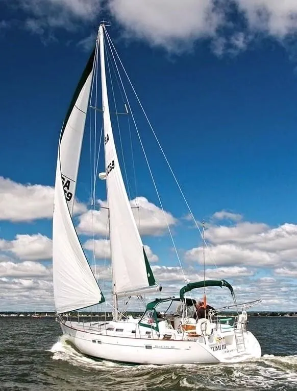 Slide: The Image of 2005 Beneteau 423 sailboat navigating under clear skies. - 5