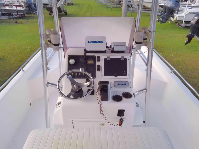 Slide: The Image of 2008 Clearwater 2400 Baystar Bay Boat console with Lowrance electronics. - 7
