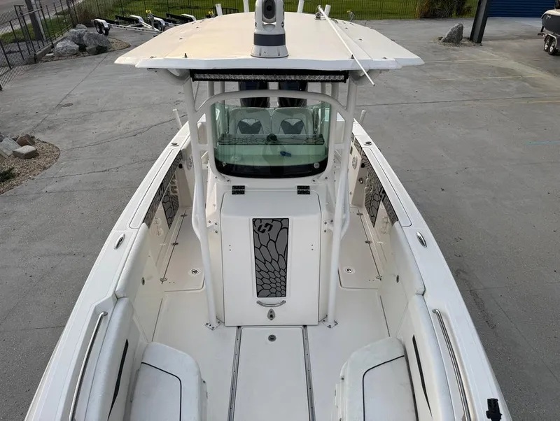 Slide: The Image of 2019 Wellcraft 262 Fisherman boat, spacious deck, sleek design, ideal for fishing adventures. - 22