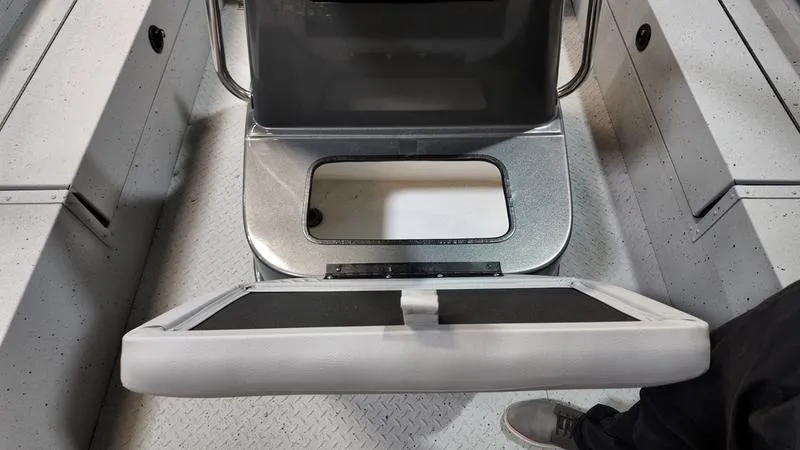 Slide: The Image of SeaArk RXT 170 - 14