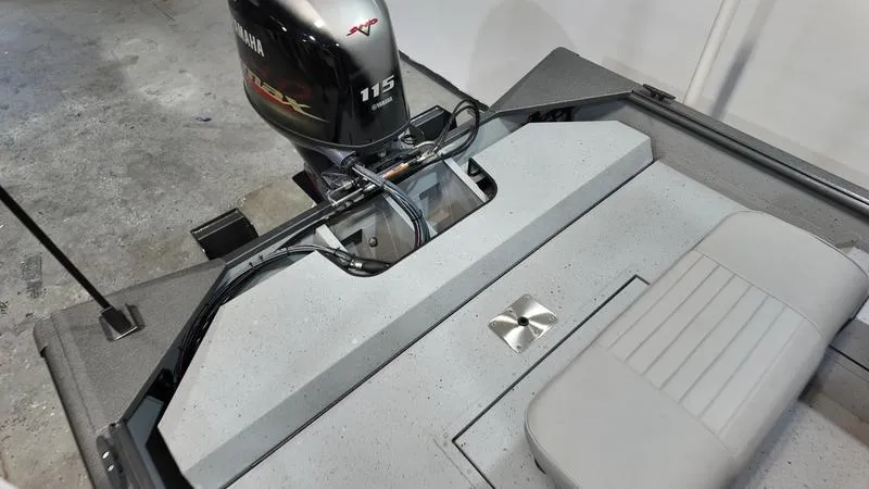 Slide: The Image of SeaArk RXT 170 - 4