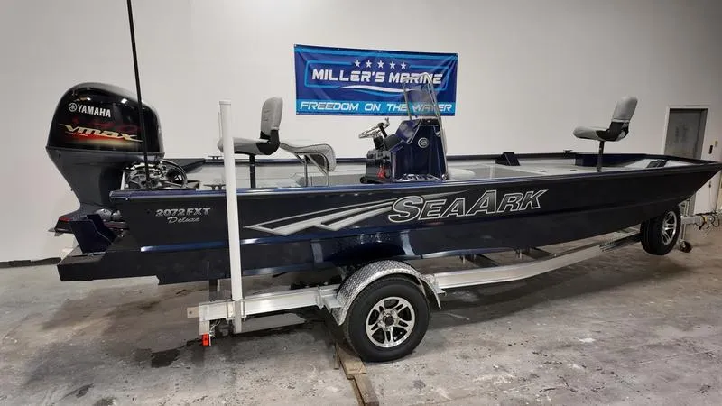 The Image of SeaArk FXT 2072 - 0