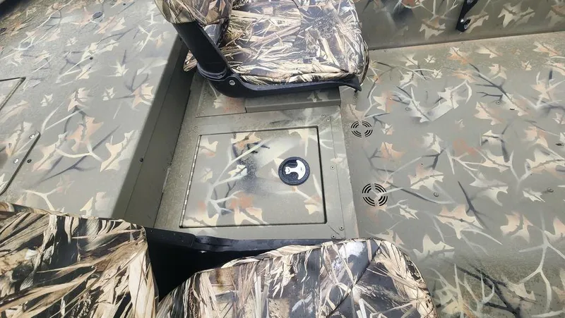 Slide: The Image of 2025 Tracker GRIZZLY® 1754 SC boat interior with camouflage seats and flooring. - 12