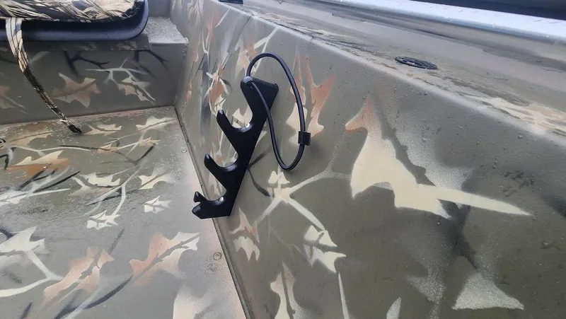 Slide: The Image of 2025 Tracker GRIZZLY® 1754 SC boat interior with camouflage design and rod holder. - 20