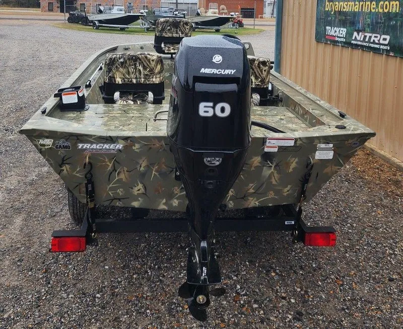 Slide: The Image of 2025 Tracker GRIZZLY® 1754 SC boat with Mercury 60 engine, camo design. - 6