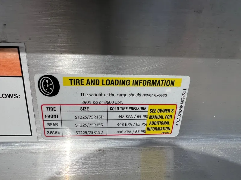 Slide: The Image of Tire and loading information label for 2024 Blackfin 252 CC boat. - 47