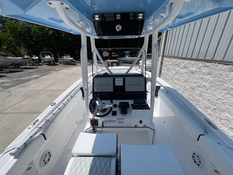 Slide: The Image of 2024 Blackfin 252 CC center console boat with dual Garmin displays. - 6