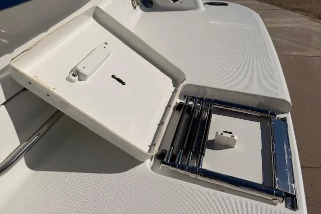 Slide: The Image of 2008 Formula 350 Sun Sport boat with open swim platform ladder. - 55