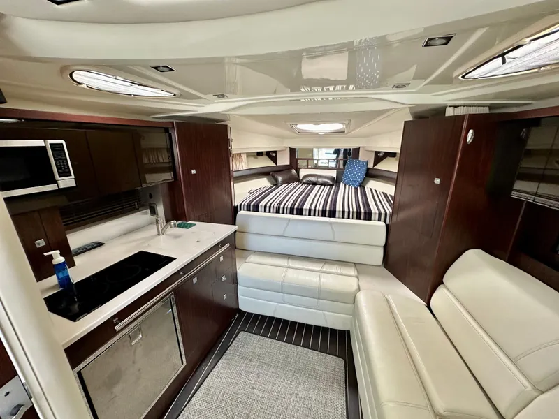 Slide: The Image of Monterey 335 Sport Yacht 2015 - 12