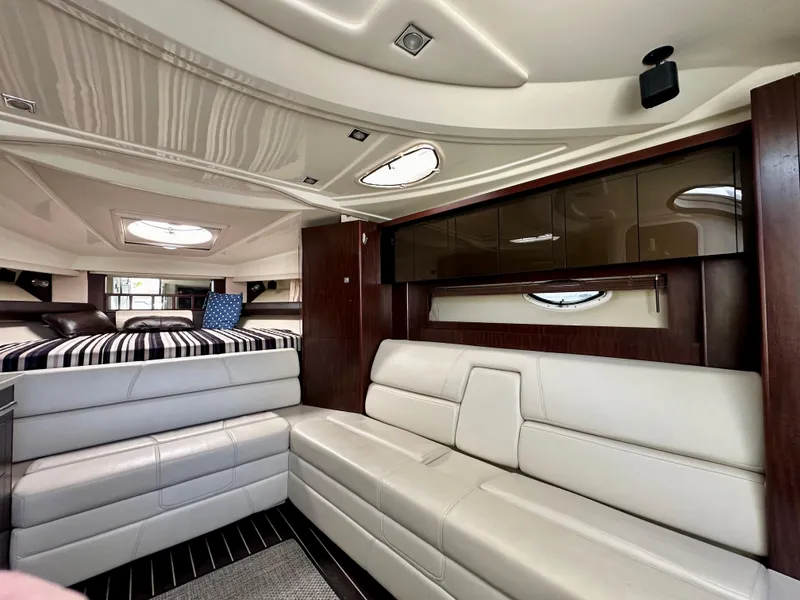 Slide: The Image of Monterey 335 Sport Yacht 2015 - 13