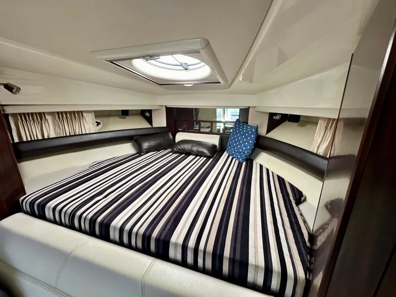 Slide: The Image of Monterey 335 Sport Yacht 2015 - 15